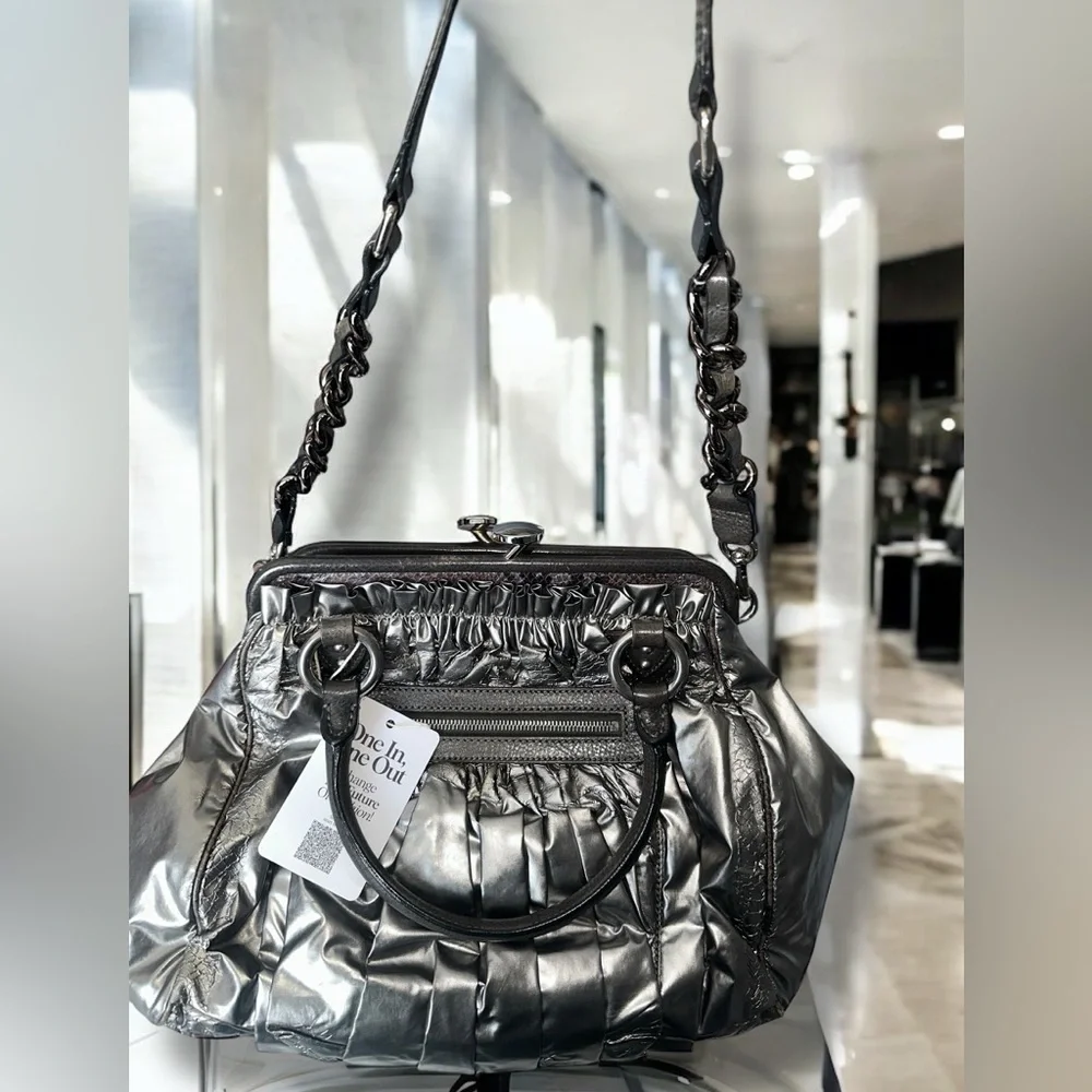 Marc Jacobs Parachute Stam METALLIC SILVER KISS-LOCK & Dust-bag Included